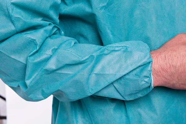 Los uniformes no tejidos de alta calidad del oficio de enfermera de los PP ponen en cortocircuito la capa del laboratorio